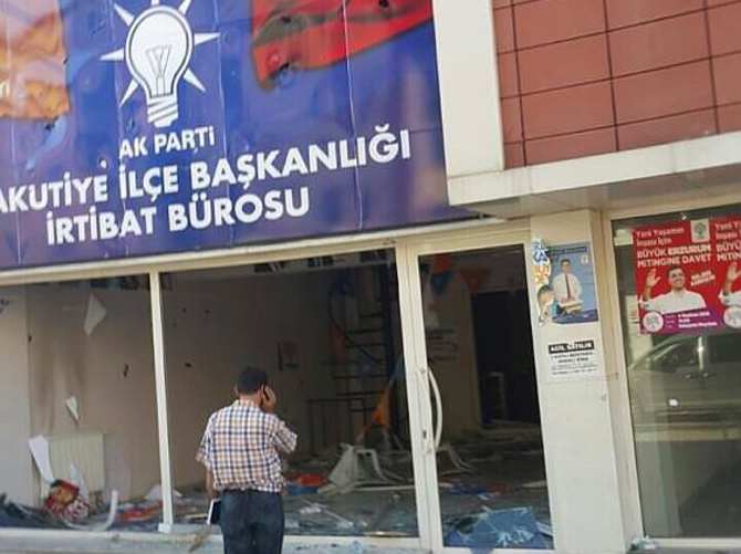 AK Parti bürosuna saldırı!