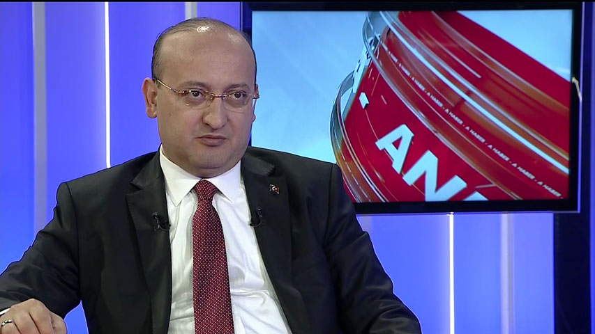 Yalçın Akdoğan: HDP mesaj taşıyan postacı