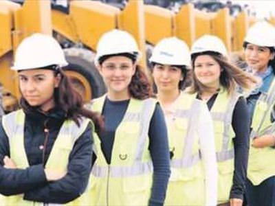 3. havaalanına kadın eli değdi