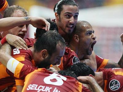 Galatasaray'da üç isim yolcu