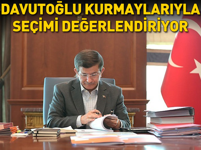 Davutoğlu kurmaylarıyla seçimi değerlendiriyor
