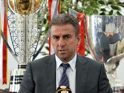 Hamza Hamzaoğlu resmi imzayı atıyor