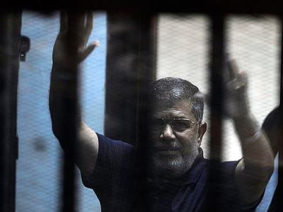 Mursi'nin duruşması ertelendi