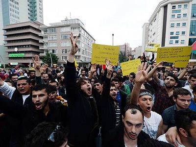 Mursi'ye idam kararı İstanbul'da protesto edildi