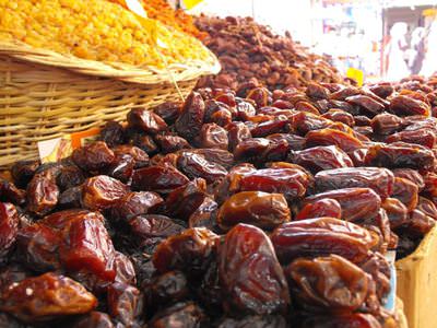 İftarda hurma, sahurda çiğ badem tüketin