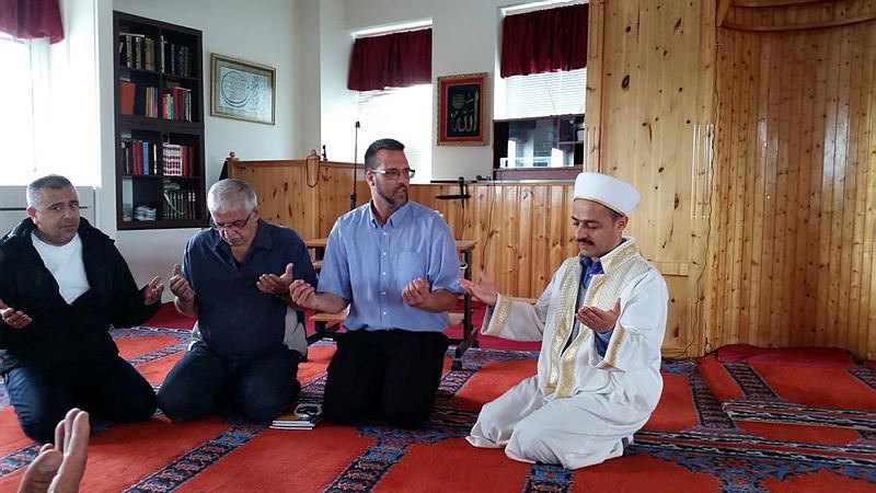 İsveçli Hans ramazanın ilk gününde Müslüman oldu - 1
