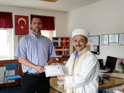 İsveçli Hans ramazanın ilk gününde Müslüman oldu