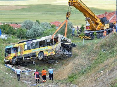 Ankara'da belediye otobüsü devrildi: 2 ölü, 16 yaralı