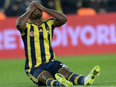 Yakını açıkladı: Emenike Fenerbahçe'de kalabilir