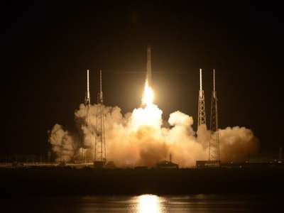 Falcon 9 roketi havada infilak etti