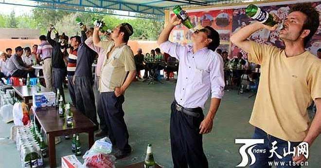 Beş bin Uygur Türkü zulümden ölüme kaçtı!