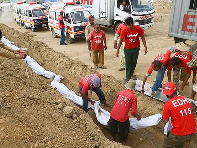 Pakistan'da aşırı sıcaklar can almaya devam ediyor