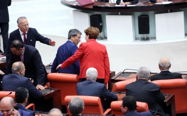 İhsanoğlu ile Akşener’in ilginç anları