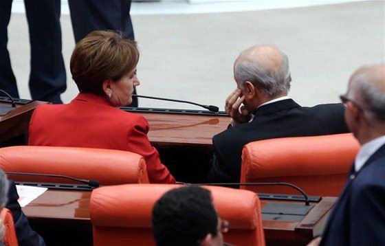 İhsanoğlu ile Akşener’in ilginç anları