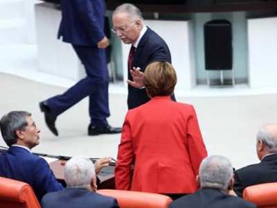 İhsanoğlu ile Akşener'in ilginç anları