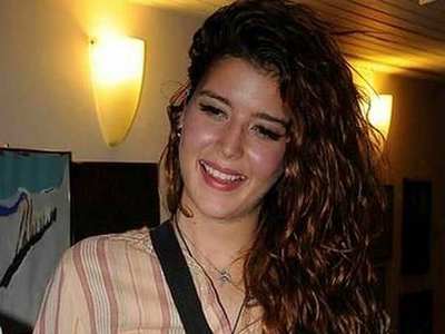Ünlü modele yakalama kararı