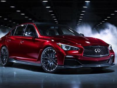 Infiniti Q50 ile sessizliği bozdu!