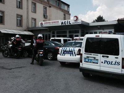 Hastaneye getirilen mahkum 2'si asker 3 kişiyi silahla yaralayıp firar etti