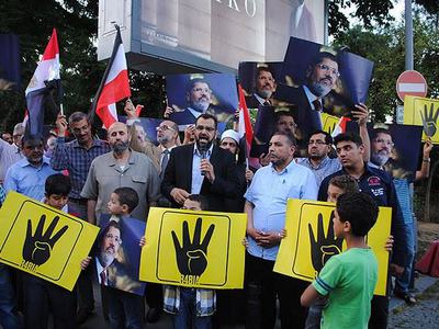Türkiye'deki Mısırlı alimlerden protesto