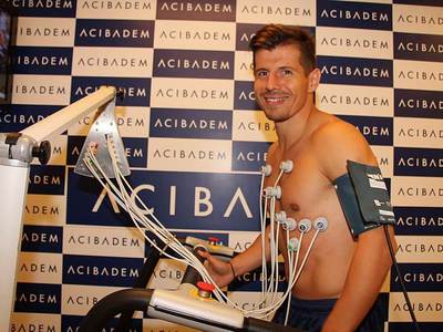 Emre Belözoğlu'nun gerçek yaşı 19!
