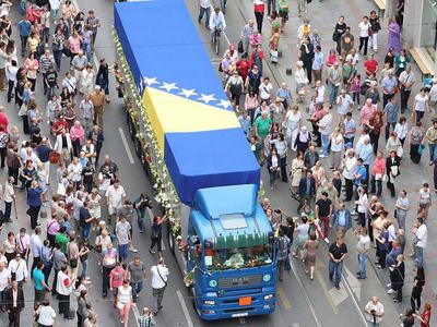 Srebrenitsa kurbanlarının cenazeleri Saraybosna'da