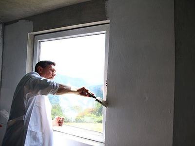 Slovenya Cumhurbaşkanı Boşnak ailenin evini boyadı