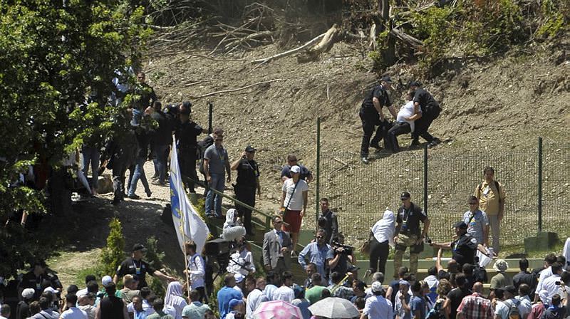 Sırbistan Başbakanı Aleksandar Vucic saldırıya uğradı