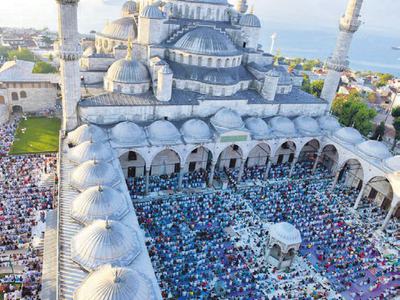 Asıl hürriyet Allah'a kullukla olur