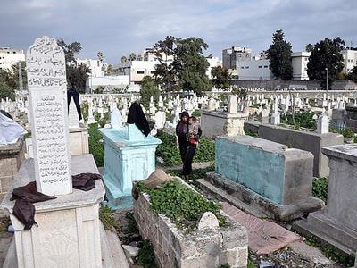 Müslüman mezarlığına Yahudi inşaatı