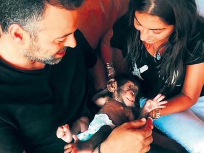 Süreyya Yalçın, maymunla annelik provası yaptı