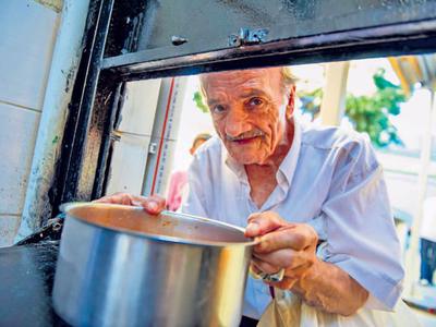 Zekatı verenin malı da kalbi de temizlenir