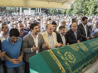 Öldürülen işadamının cenazesi toprağa verildi