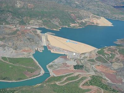 'Barajlar Güneydoğu'ya katkı sunuyor'