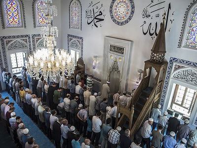 Validebağ Koru Camisi ibadete açıldı