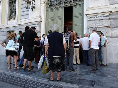 Yunanistan'da bankalar açıldı