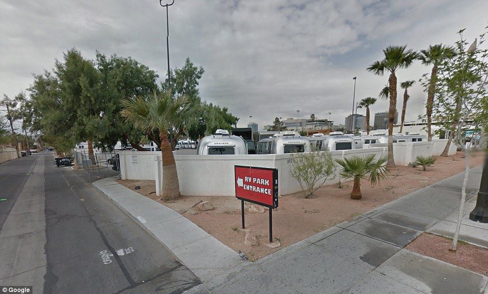 Karavanda yaşayan bir milyarder!