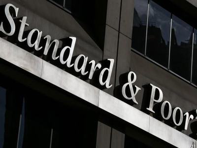 S&P Yunanistan'ın notunu yükseltti