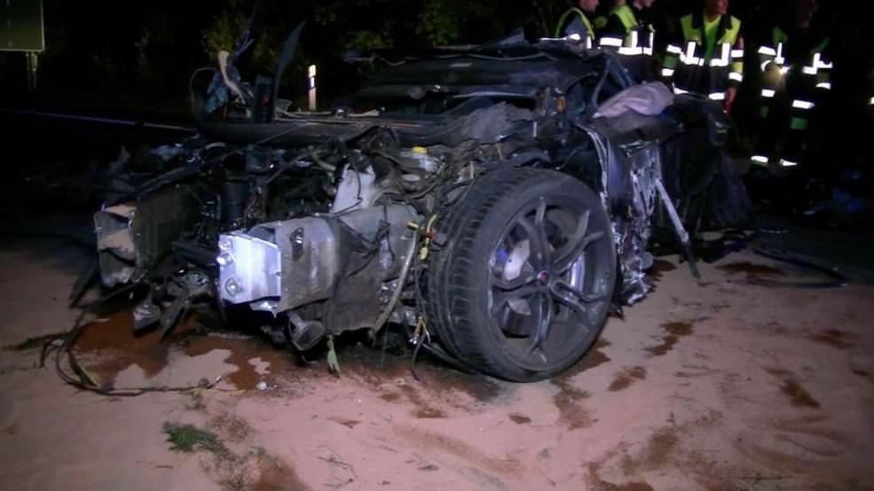 240'la giden dede McLaren ile kaza yaptı!
