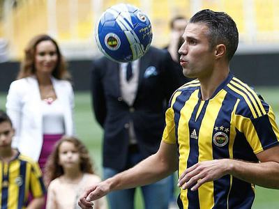 Van Persie 1 haftada 2 yıllık parasını çıkardı