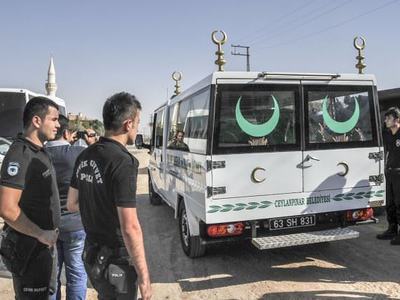 Şehit polislerin cenazeleri Adli Tıp Kurumu'na getirildi