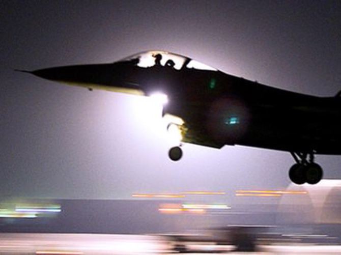 F-16'lar DAEŞ hedeflerini bombaladı!