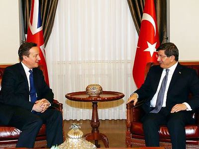 Davutoğlu Cameron'la telefonla görüştü