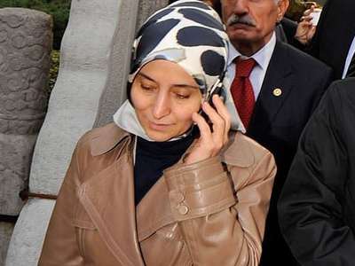 Sare Davutoğlu'ndan şehit eşine taziye telefonu