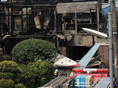 Japonya'da yerleşim alanına uçak düştü