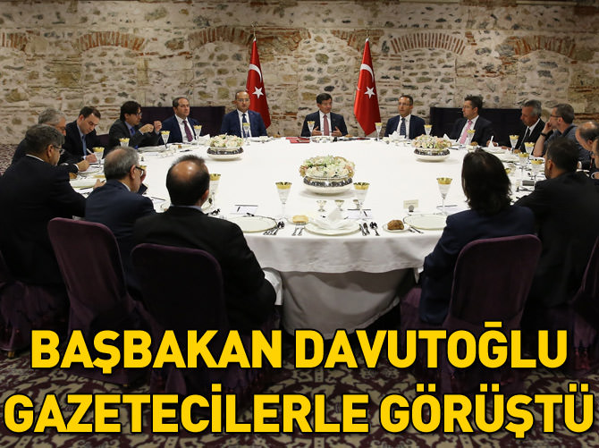 Başbakan Davutoğlu gazetecilerle bir araya geldi