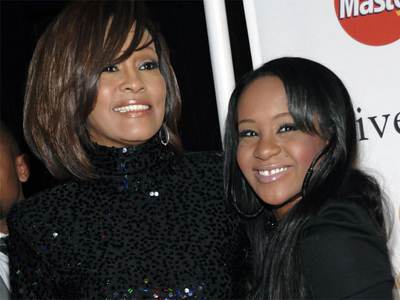 Whitney Houston'ın kızı Bobbi Kristina Brown hayatını kaybetti