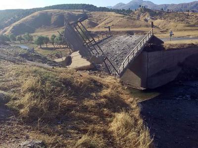 Diyarbakır'da teröristler köprüyü patlattı