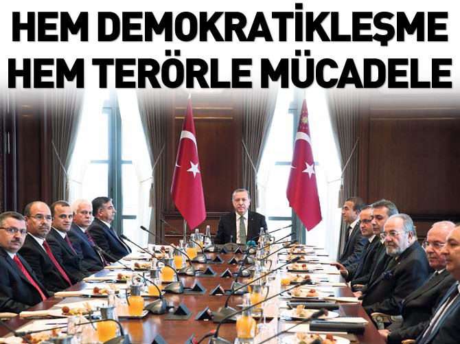 'Hem demokratikleşme hem terörle mücadele'