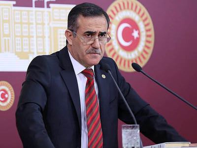 CHP'den istifa eden İhsan Özkes yeni partisini işaret etti