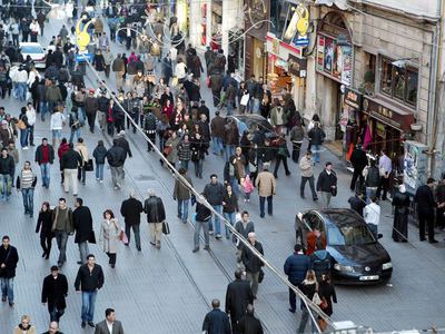 Türkiye’de kadın sayısı erkeklerden 1.3 milyon fazla